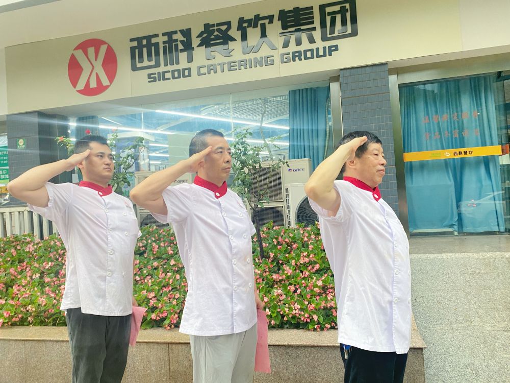 致敬最可爱的人 ——麻将胡了2餐饮治理集团建军节慰问在岗退役武士职工-公司新闻-麻将胡了2