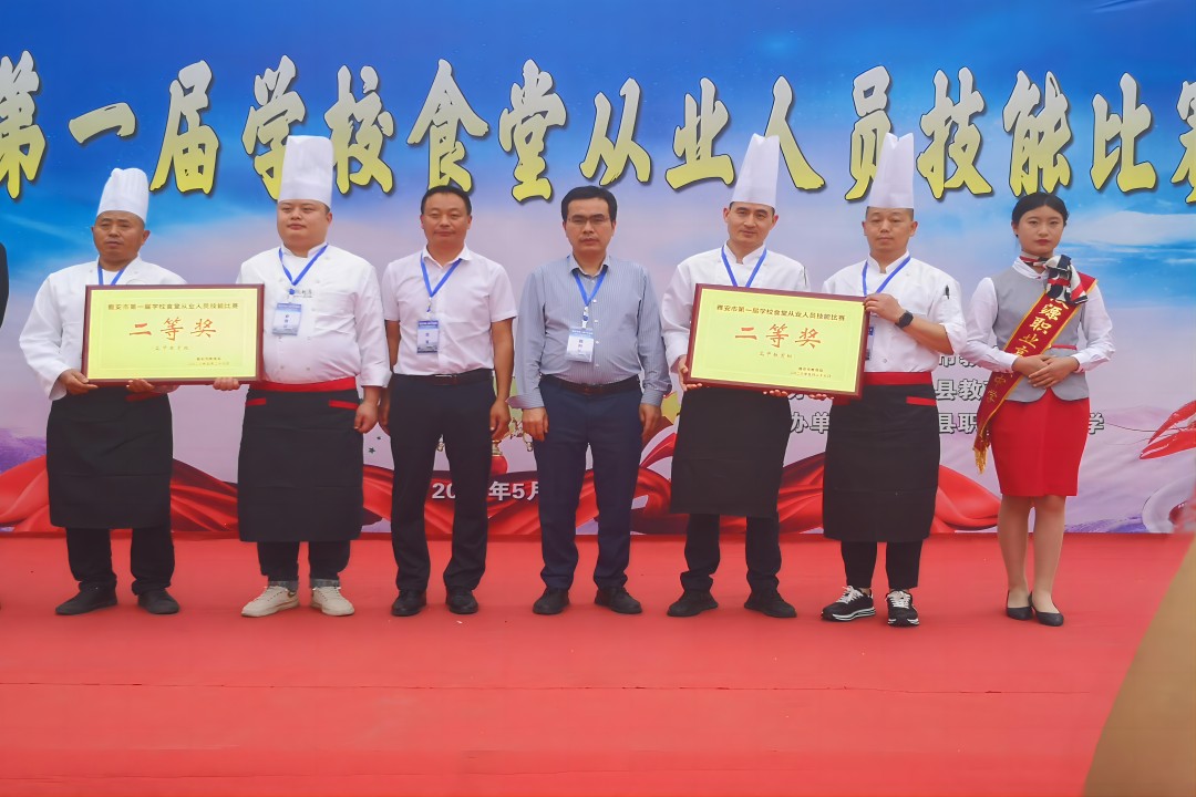 展手艺，，，，亮风范 ——雅安市第一届学校食堂从业职员手艺大赛